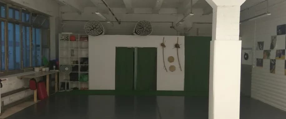 gallery slide